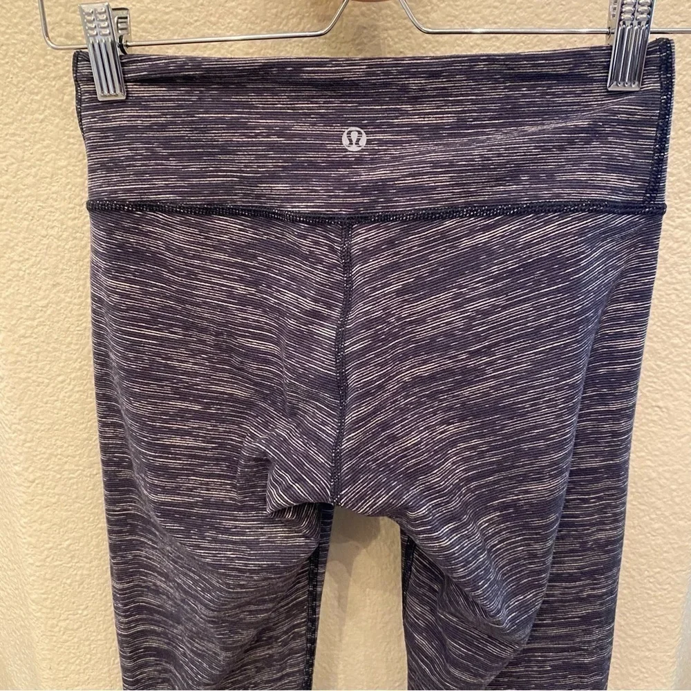 LULULEMON Women Dark Gray Striped Athletic Leggings Size 4